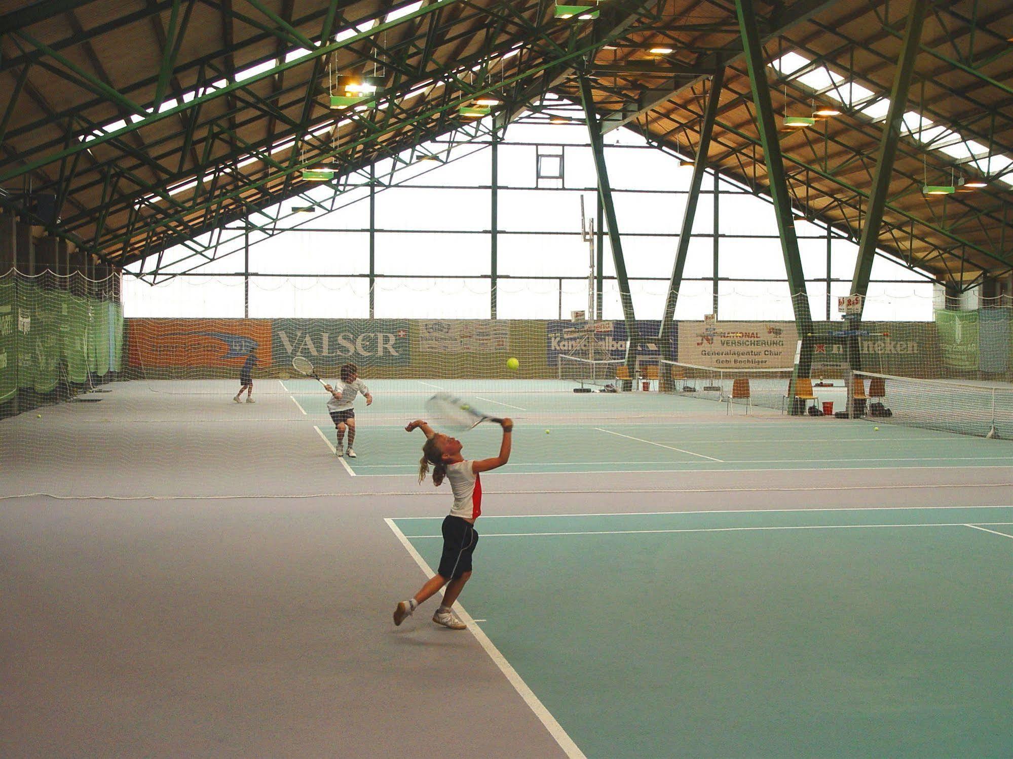 Hotel Sportcenter Fuenf Doerfer Ag Zizers Exteriér fotografie